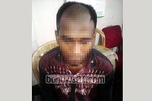 ‘প্রধানমন্ত্রীর প্রশংসায় কবিতা লেখায় মস্তক মুণ্ডন’