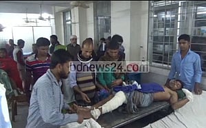 ময়মনসিংহে পেট্রোল বোমা হামলায় দগ্ধ ২