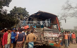 রাজশাহীতে দুই বাসের সংঘর্ষে নিহত ৩