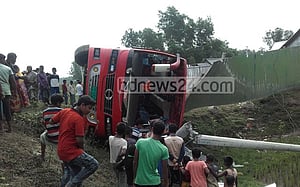 ব্রাহ্মণবাড়িয়ায় পিকনিকের বাস খাদে, আহত ২০