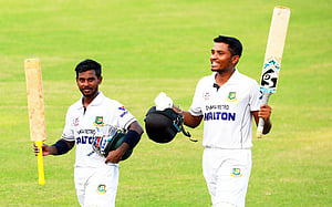 শহিদুলের ব্যাটিং বীরত্ব, জাবিদের দৃঢ়তা