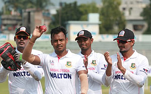 রাব্বির তোপে ইনিংস ব্যবধানে হারের শঙ্কায় সিলেট