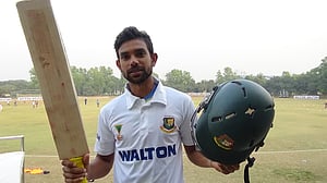 মার্শালের সেঞ্চুরির পর শানাজ-তৌফিকের দৃঢ়তা