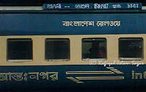 টিকেট ছাড়া রেল ভ্রমণ, অভিযানে আদায় ৫ লাখ টাকা