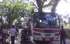 ছাত্রকে মারধরের পর শিক্ষক লাঞ্ছিত,  সড়ক অবরোধ