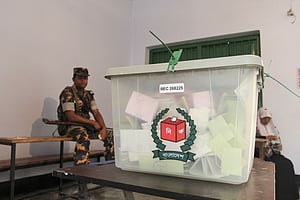সিংগাইরে পৌরসভায়, পবা উপজেলায় ভোট স্থগিত