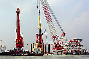 মাওয়ার পথে পদ্মা সেতুর ‘সুপার স্ট্রাকচার’