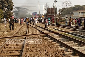 আধঘণ্টা পর ঢাকা-চট্টগ্রাম ট্রেন চলাচল স্বাভাবিক