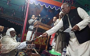 যুবলীগ নেতার নেওয়া ‘ঘুষ’ ফেরত দিলেন সাংসদ