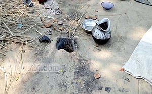উত্ত্যক্তের প্রতিবাদ করায় ঋষিপল্লীতে অগ্নিসংযোগ