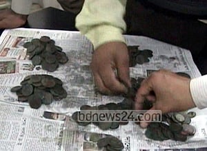 সাড়ে ৫শ পুরনো ধাতব মুদ্রার খোঁজ