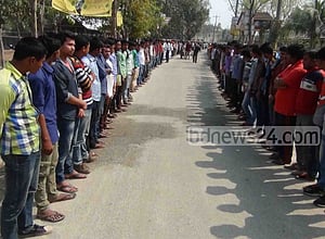 পঞ্চগড়ে পুরোহিত হত্যার প্রতিবাদে মানববন্ধন