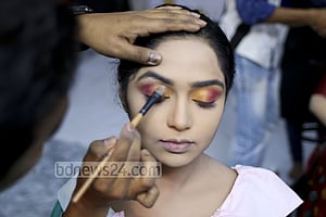 গরমে তৈলাক্ত ত্বকের মেইকআপ