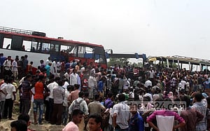 ‘চালকের ঘুম’ কেড়ে নিল ১২ প্রাণ  