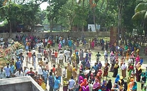 টাঙ্গাইলে ইউএনও অফিসে হামলায় ২ মামলা