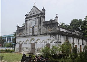 দিগম্বর হয়ে গির্জায় ডাকাতি, পিটুনিতে নিহত ১