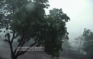 পটুয়াখালীতে বাঁধ ভেঙে নিম্নাঞ্চল প্লাবিত