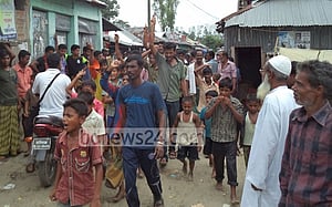 রাজাকারের ফাঁসির রায়: হবিগঞ্জে মিষ্টি বিরতণ