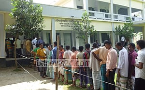 চৌহালীতে সংঘর্ষ, ১ কেন্দ্রে ভোট স্থগিত