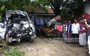 নরসিংদীতে ট্রাক-মাইক্রো সংঘর্ষে ২ চিকিৎসক নিহত