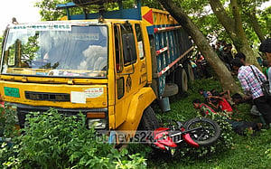 সরাইলে ট্রাকের ধাক্কায় নিহত ৩, সড়কে অবরোধ