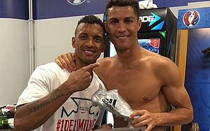 নানিকে রোনালদোর সিলভার বুট উপহার