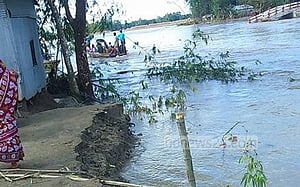 তিস্তার ভাঙনে দিশেহারা ডিমলার টেপাখড়িবাড়ির মানুষ