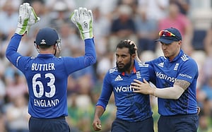 রয়, রুটের ব্যাটে পাকিস্তানকে হারাল ইংল্যান্ড