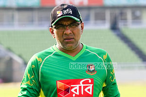 অস্ট্রেলিয়ায় সানি-তাসকিনের সঙ্গে থাকবেন হাথুরুসিংহে