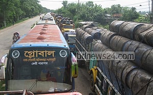 দৌলতদিয়ায় যানের দীর্ঘ সারি
