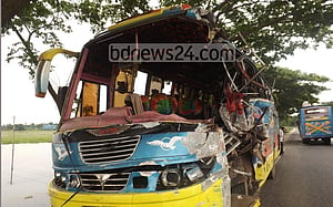 মাওয়া মহাসড়কে দুই বাসের সংঘর্ষে নিহত ৫