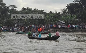 লঞ্চডুবি: এখনও ২৫ জন নিখোঁজ