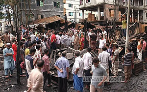 বরিশালে কাঠের গোলা, মাছের আড়ৎ ভস্মীভূত