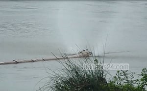 টাঙ্গাইলের পুংলী নদীতে গ্যাস লাইন ফেটে আতঙ্ক