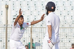 রেকর্ড রাঙা মিরাজের প্রথম দিন