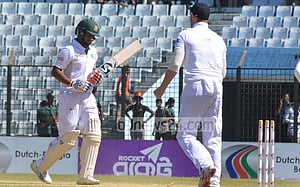 সাকিবের আউটের ধরনে হতাশ ওয়ালশ