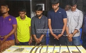 চাঁদপুরে অস্ত্রসহ ৪ ছাত্রলীগ নেতা গ্রেপ্তার
