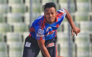 রাব্বির ক্যারিয়ার সেরা বোলিংয়ে জিতল গাজী
