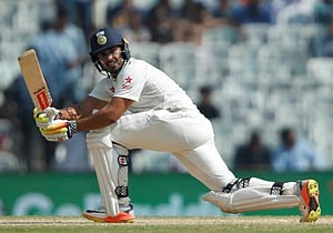 ভারতের রানের পাহাড়ে চাপে ইংল্যান্ড