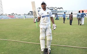 তাসামুলের শতকে লিডের পথে চট্টগ্রাম