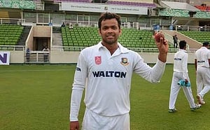 মাহমুদের শতক, রাজ্জাকের ৫ উইকেট