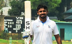 শাহরিয়ারের ডাবল সেঞ্চুরির পর সাদমানের লড়াই