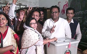 সুরঞ্জিতের আসনে স্ত্রী জয়ার জয়
