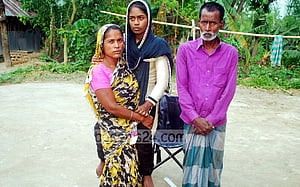 বাবা-মায়ের কোলে চড়ে পরীক্ষা, সেই প্রতিবন্ধী উত্তীর্ণ 