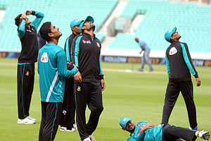আমলা, তাহিরের নৈপুণ্যে দ. আফ্রিকার শুভ সূচনা