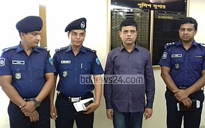 মাদক ‘বিক্রেতা’ ইউপি সদস্যের আত্মসমর্পণ