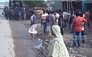 গাজীপুরে পোশাক শ্রমিক-পুলিশ সংঘর্ষে আহত অর্ধশত