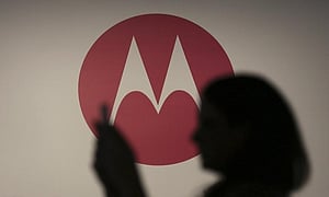 ‘ঘুরে দাঁড়িয়েছে’ মটোরোলা