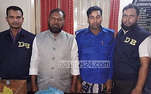 জীবননগরে অস্ত্রসহ ইউপি সদস্য গ্রেপ্তার