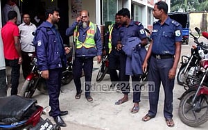 জাটকা ধরায় আটক সঙ্গীকে কেড়ে নিল জেলেরা